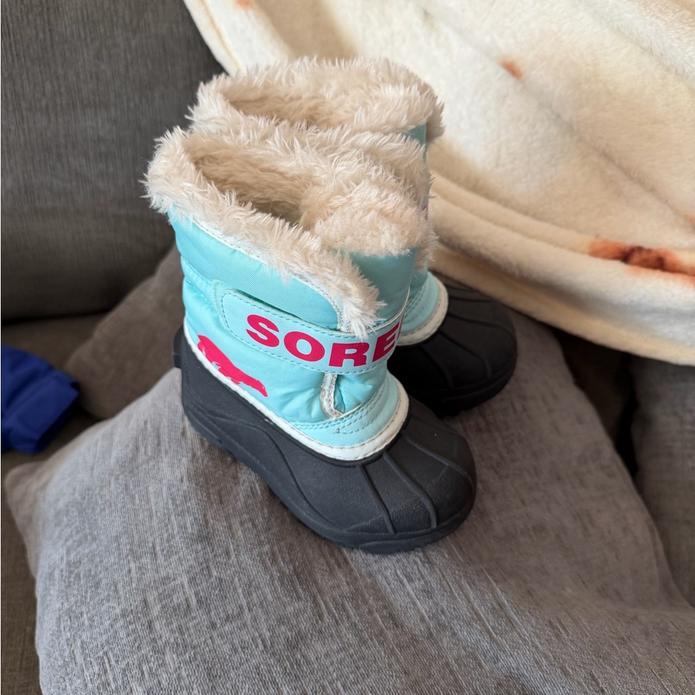 Sorel Aqua and Black Snow Boots